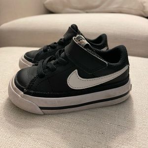 Nike Court Legacy. Baby/Toddler Shoes. Black & White. Size 5C.